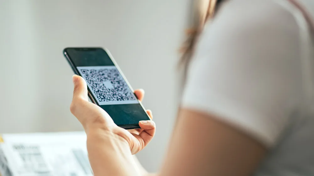 Tracking firect mail using QR codes